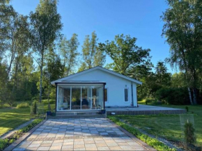 Trevlig stuga med uteplats in Yxlan